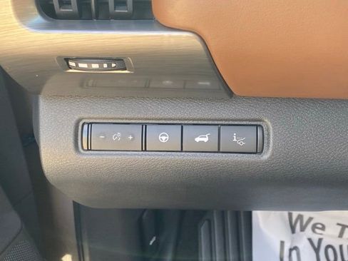 Used 2023 Nissan Pathfinder Platinum image 27