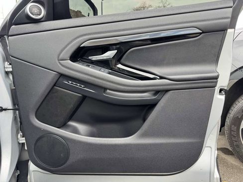 Used 2020 Land Rover Range Rover Evoque SE image 32