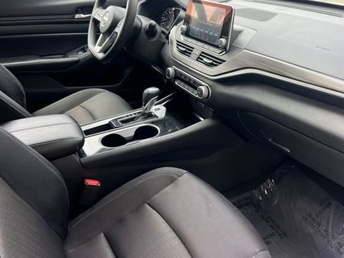Used 2024 Nissan Altima 2.5 SV FWD image 18