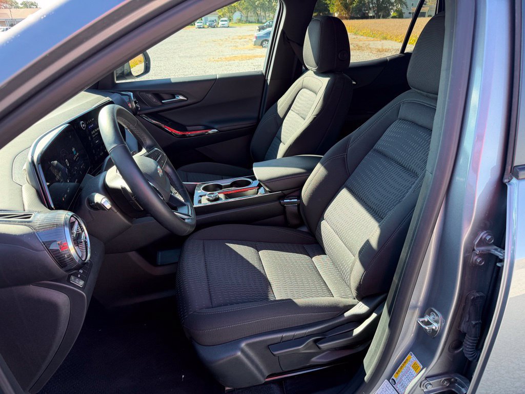 Used 2026 Chevrolet Equinox LT AWD/4WD image 3