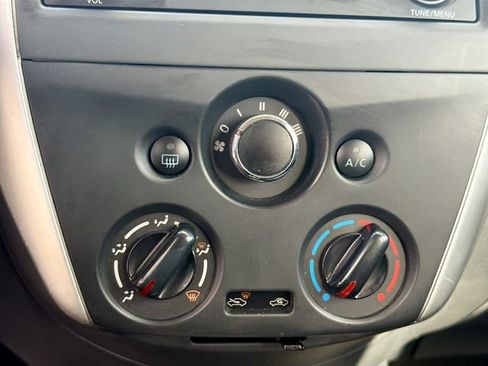 Used 2015 Nissan Versa SV image 28