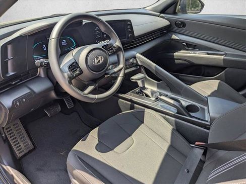 Used 2025 Hyundai Elantra Sport FWD image 10
