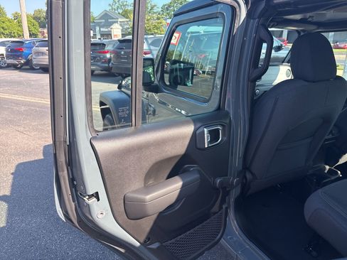 Used 2024 Jeep Wrangler Sport image 22
