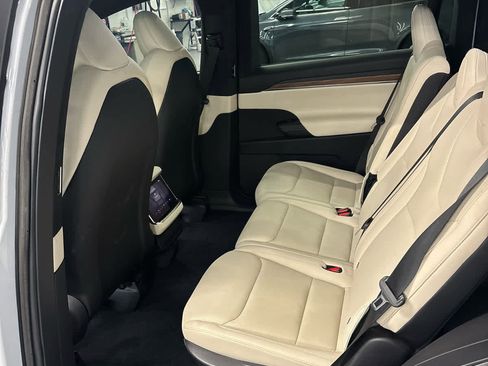 Used 2022 Tesla Model X image 7