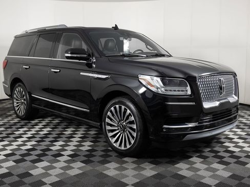 Used 2019 Lincoln Navigator Reserve image 9