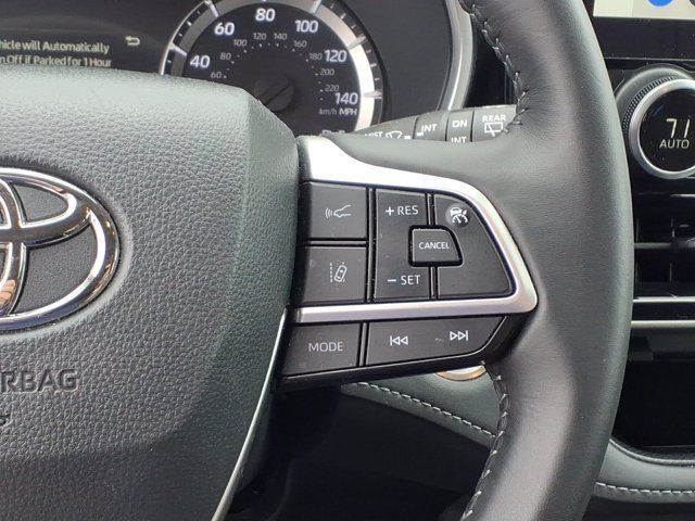 Used 2024 Toyota Highlander XLE AWD/4WD image 19