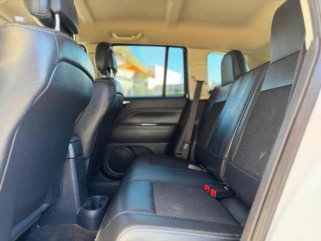 Used 2017 Jeep Compass Latitude FWD image 30