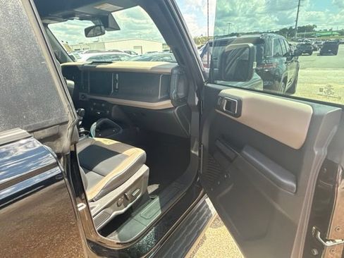 Used 2024 Ford Bronco Wildtrak AWD/4WD image 19