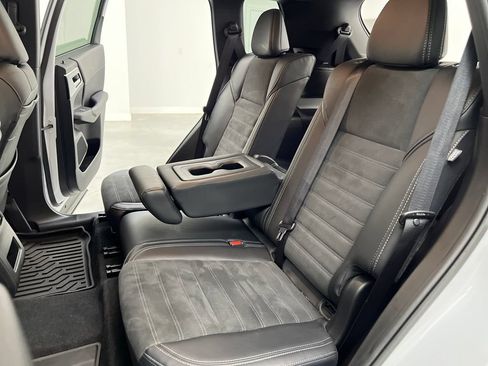 Used 2024 Mitsubishi Outlander SE AWD/4WD image 16