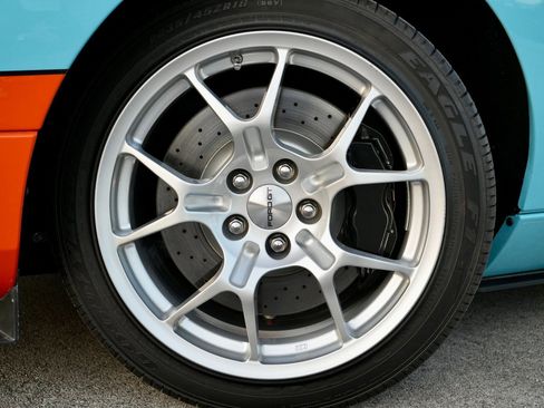 Used 2006 Ford GT RWD image 17