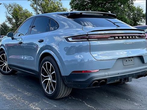 Used 2024 Porsche Cayenne S AWD/4WD image 3