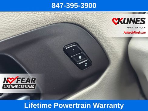 Used 2023 Chrysler Pacifica Touring-L image 43