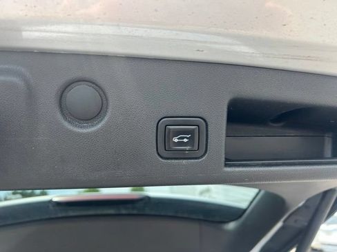 Used 2020 Chevrolet Equinox Premier FWD image 14