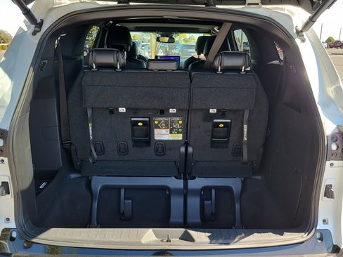 Used 2025 Toyota Sienna Limited image 11