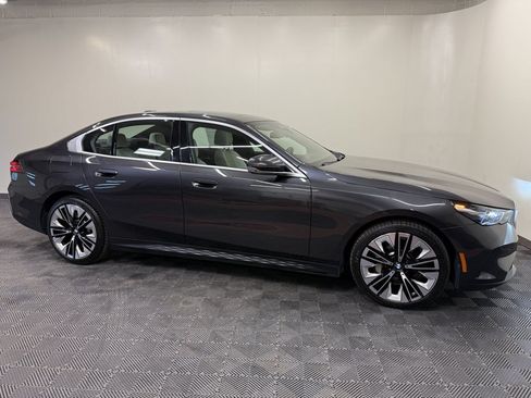 Used 2024 BMW 530i xDrive w/ Premium Package AWD/4WD image 12