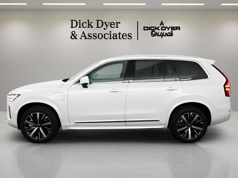 New 2025 Volvo XC90 T8 Core w/ Protection Package AWD/4WD image 4