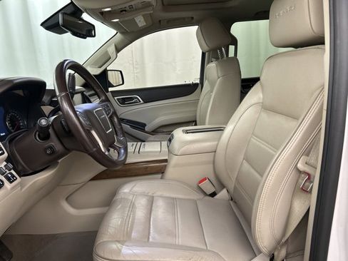 Used 2020 GMC Yukon Denali w/ Denali Premium Package image 5