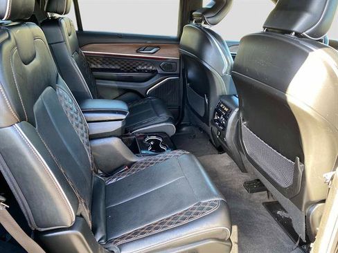 Used 2022 Jeep Grand Cherokee L Summit w/ Luxury Tech Group V image 24