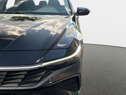 Used 2024 Hyundai Elantra SE image 10