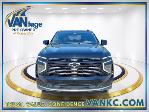 Used 2025 Chevrolet Tahoe High Country AWD/4WD image 2