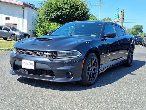 Used 2019 Dodge Charger R/T w/ Plus Group RWD image 3