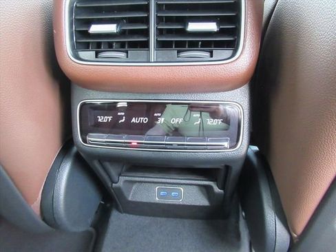 Used 2025 Mercedes-Benz GLS 450 4MATIC image 15