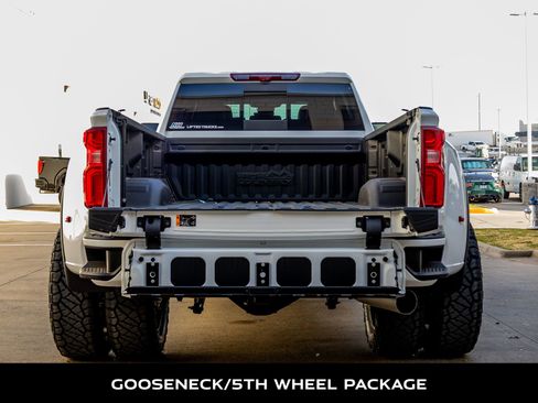 Used 2024 Chevrolet Silverado 3500 High Country w/ High Country Premium Package image 9