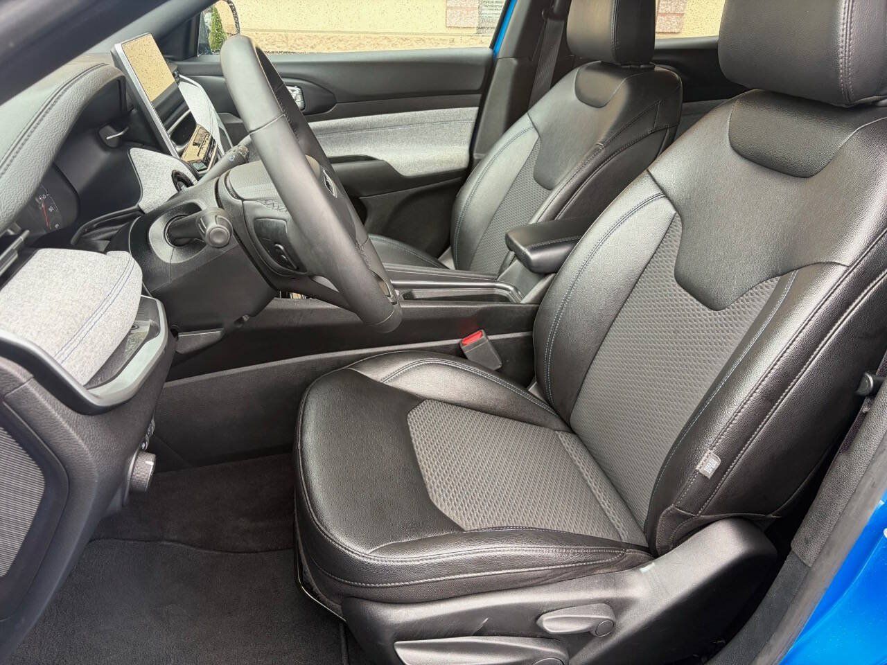 Used 2024 Jeep Compass Latitude AWD/4WD image 8