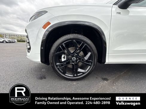 New 2026 Volkswagen Tiguan SE R-Line AWD/4WD image 11