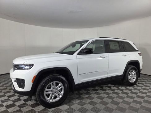 New 2025 Jeep Grand Cherokee Laredo w/ MOPAR Finishing Package image 8