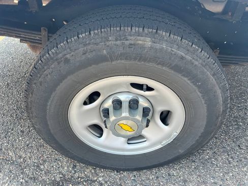 Used 2024 Chevrolet Express 3500 w/ Power Convenience Package RWD image 3