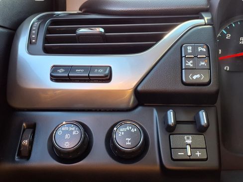 Used 2020 Chevrolet Suburban Premier w/ Premier Plus Edition image 29