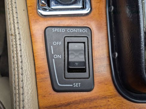 Used 1990 Jaguar XJS V12 Convertible image 24