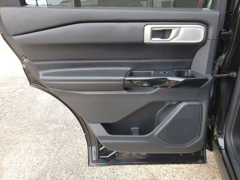 Used 2021 Ford Explorer Platinum w/ Equipment Group 601A image 16