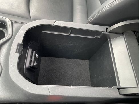 Used 2019 Toyota RAV4 XLE Premium w/ Cold Weather Package AWD/4WD image 32