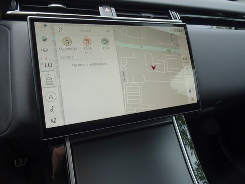 New 2025 Land Rover Range Rover Velar Dynamic SE image 24