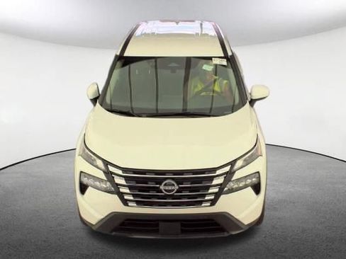 Used 2025 Nissan Rogue SV AWD/4WD image 2