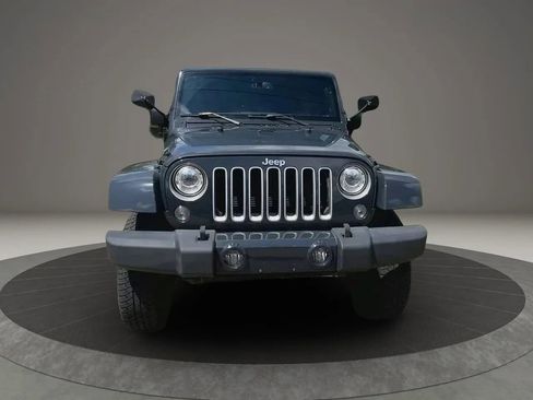 Used 2017 Jeep Wrangler Unlimited Sahara w/ Dual Top Group AWD/4WD image 8