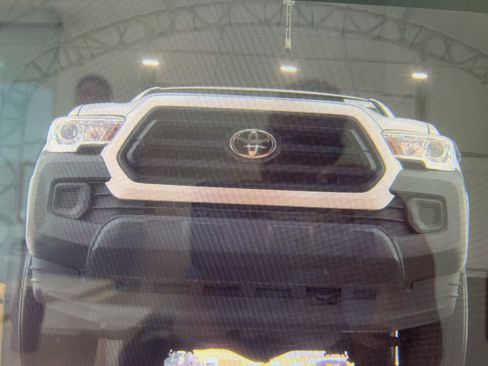 Used 2020 Toyota Tacoma SR RWD image 8