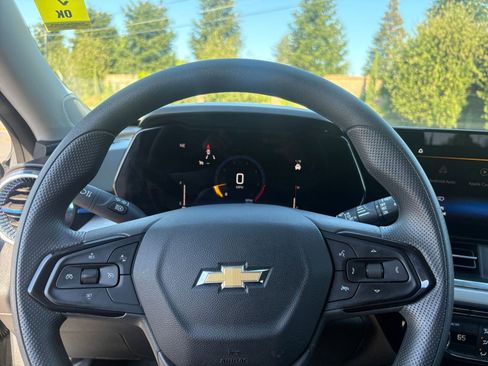Used 2025 Chevrolet Trax LT image 27