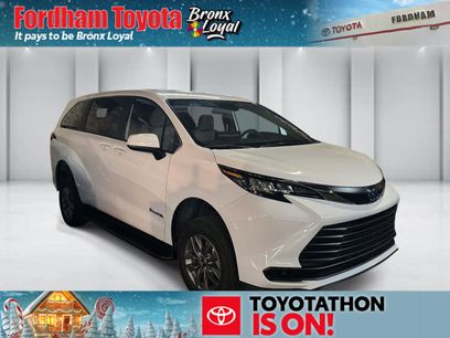 Used 2025 Toyota Sienna LE