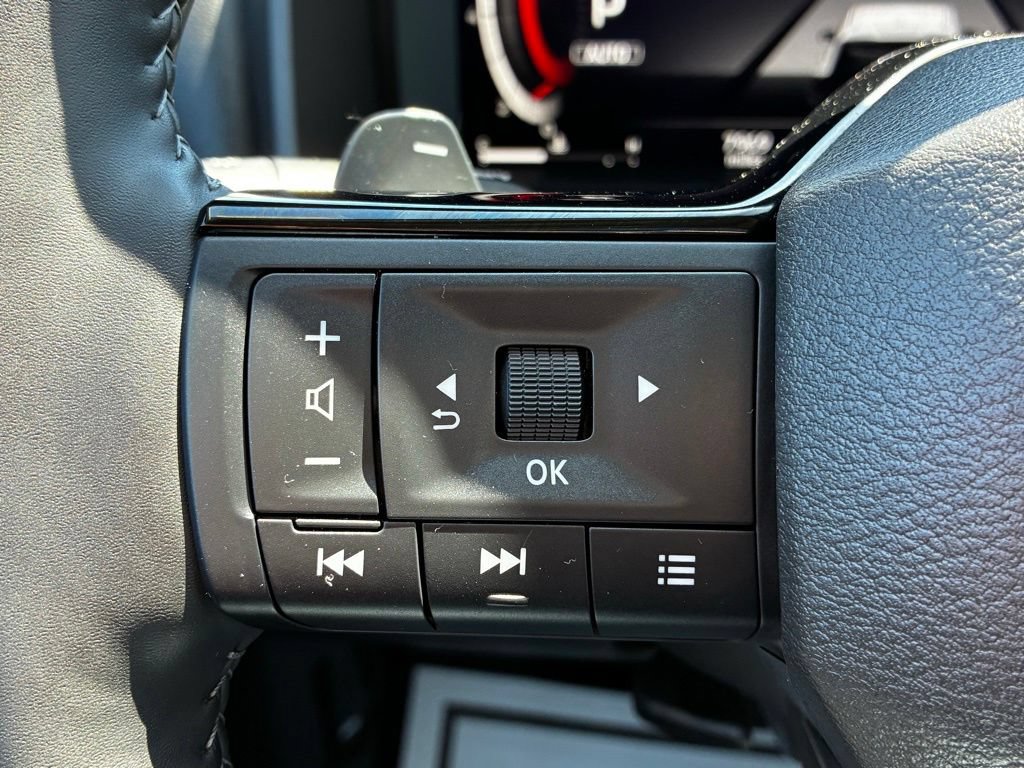 Used 2025 Nissan Rogue Platinum AWD/4WD image 14