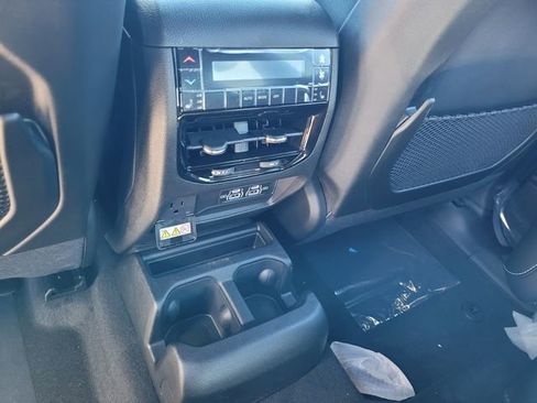 New 2025 Jeep Grand Cherokee L Limited w/ Black Appearance Package image 6