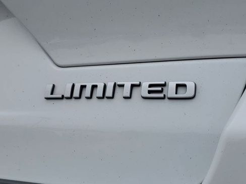 Certified 2024 Jeep Grand Cherokee Limited RWD image 9