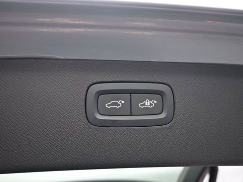 Used 2025 Volvo XC90 B6 Plus image 32