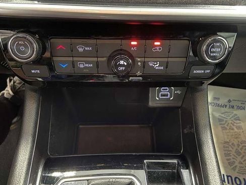 Used 2024 Jeep Compass Latitude image 17