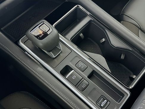 Used 2025 Nissan Pathfinder SL image 25