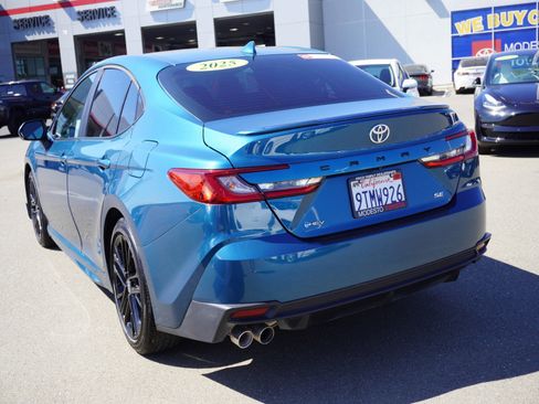Used 2025 Toyota Camry SE w/ Convenience Package image 8