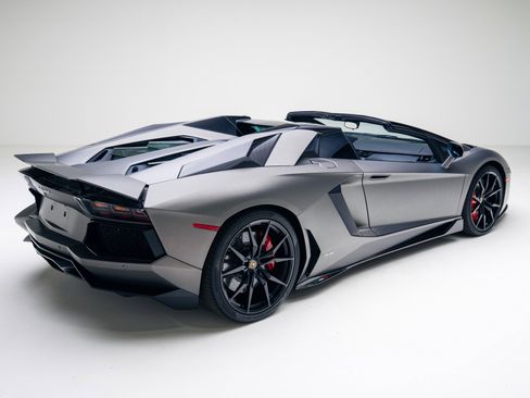 Used 2015 Lamborghini Aventador LP 700-4 image 5