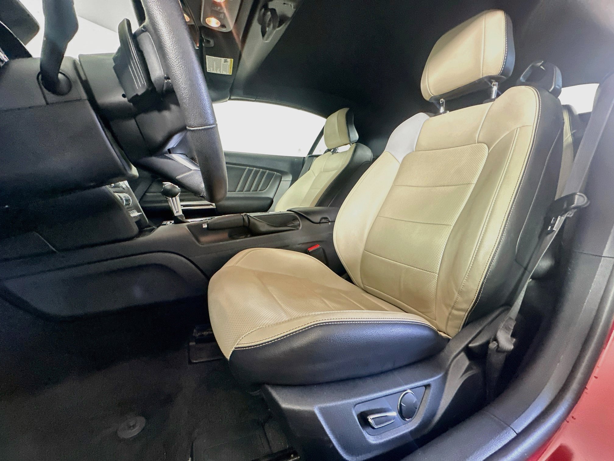 Used 2015 Ford Mustang GT Premium RWD image 13